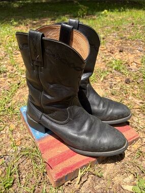 Ariat Men’s Heritage Roper Black Leather Cowboy Pull-On Boots. 10 1/2 EE (Wide)